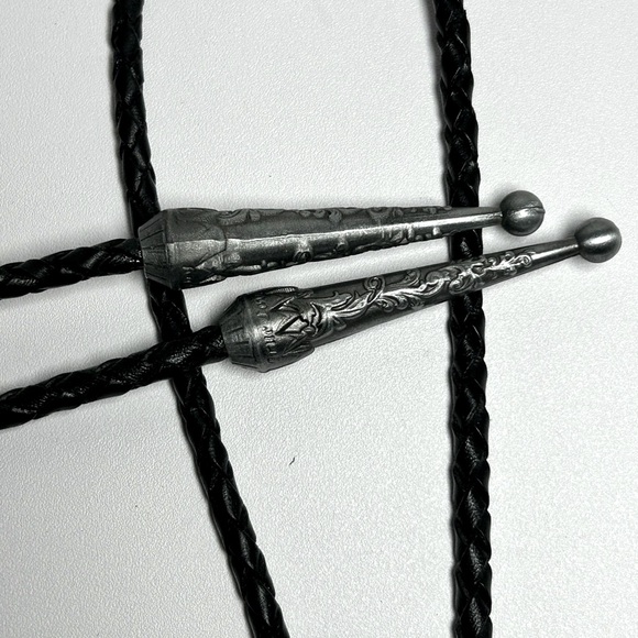 Southwestern Design Faux Turquoise Bear Claw Bolo Tie Silver Tone Black Enamel - Picture 7 of 9